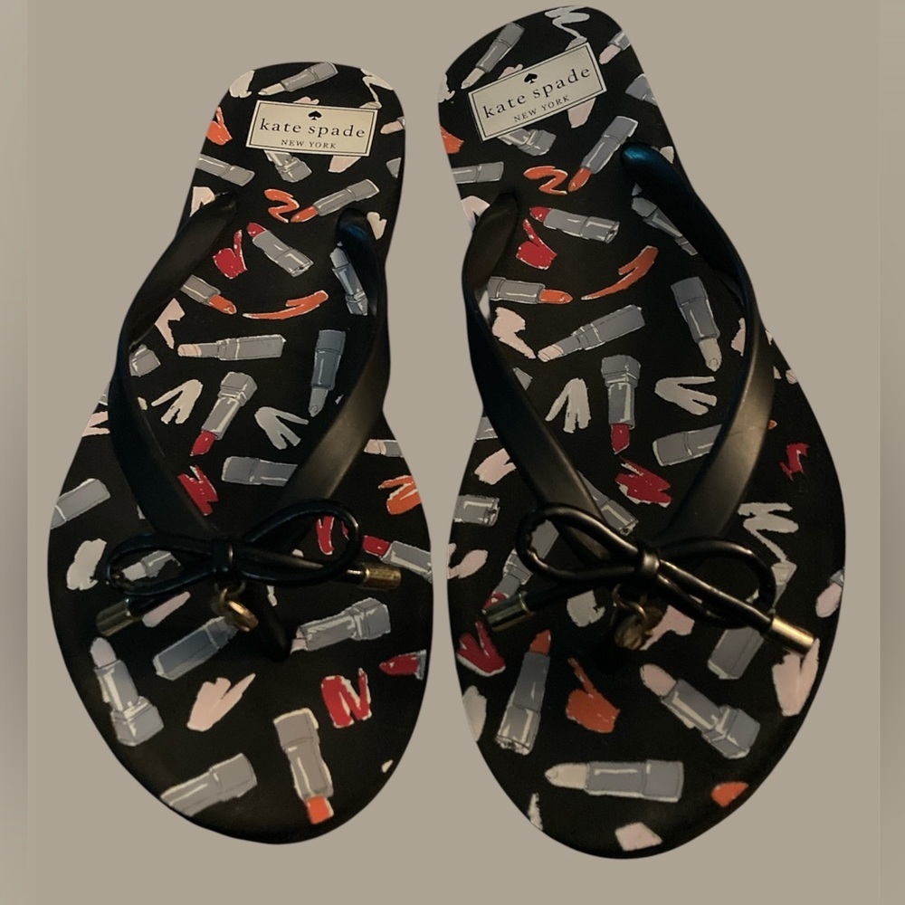 Kate Spade New York Nova flat flip flop with a lipstick print EUC size 7-8 - Picture 2 of 8